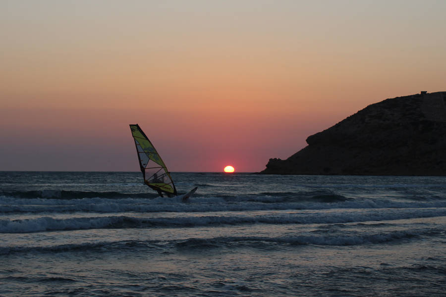 Windsurfen beim Sonnenuntergang